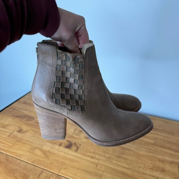 Aquatalia Frankie Basket Weave Taupe Brown Leather Heleed Ankle Boots Size 7 - Picture 4 of 7